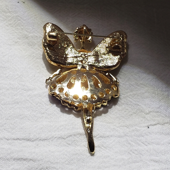 Beautiful Goldtone Ballerina Brooch or Necklace with Moveable Legs - Picture 2 of 3